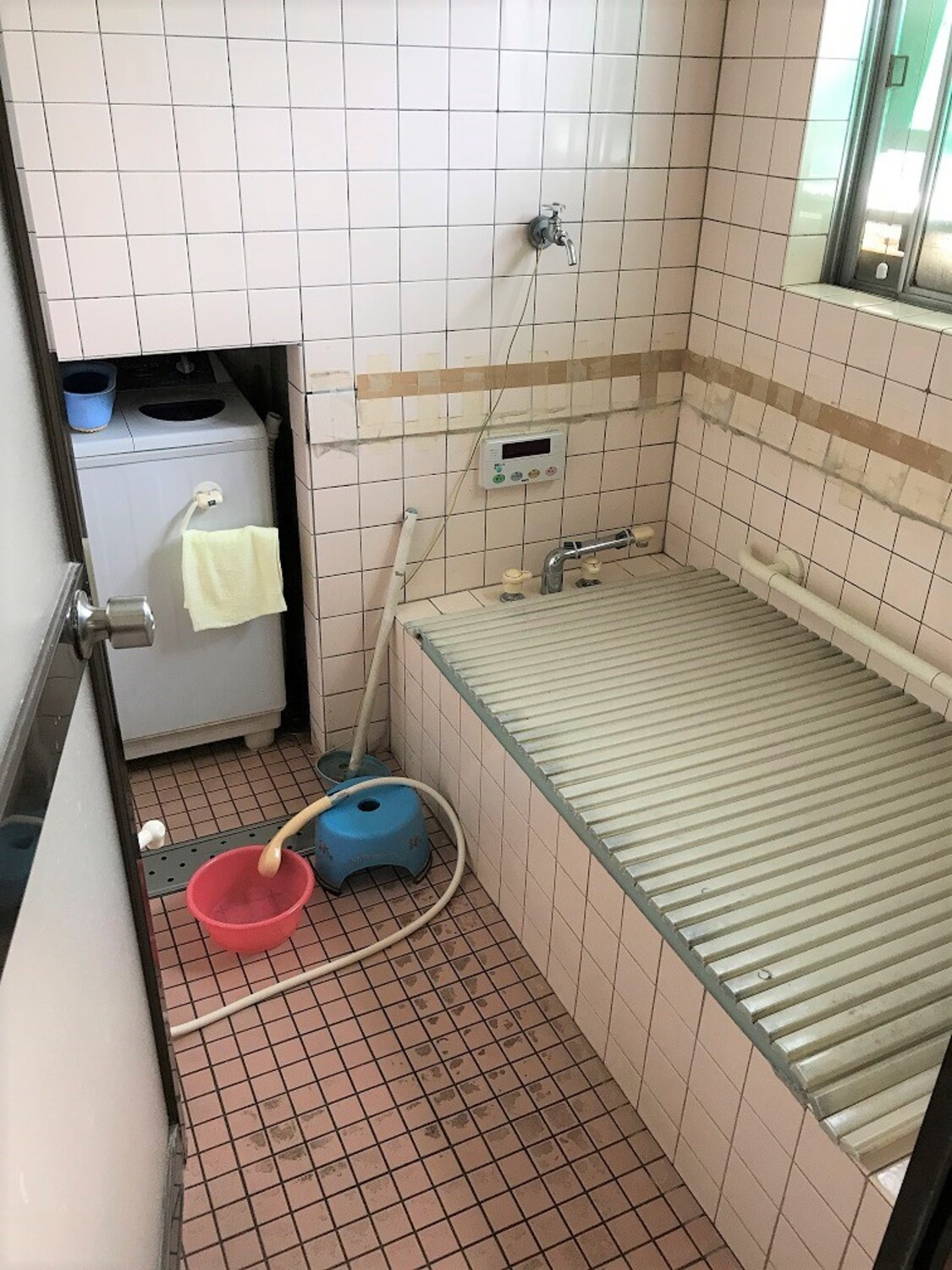 震災で傷んだ浴室を暖かくリフォーム