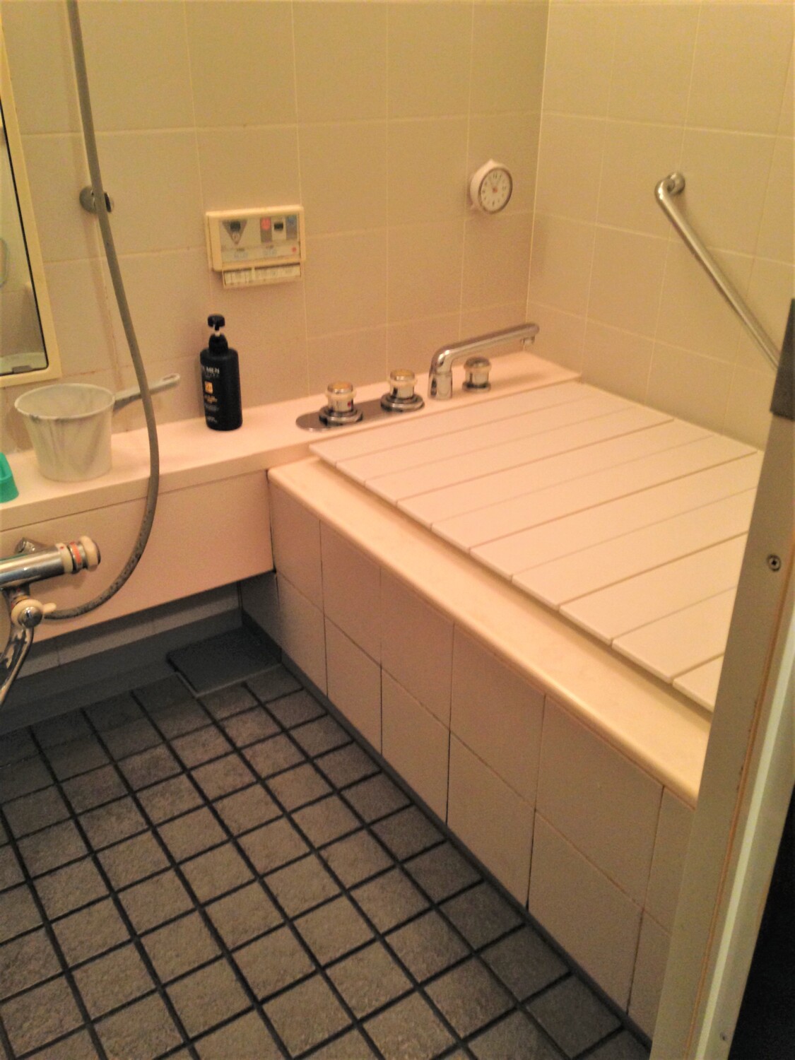 ナチュラルカラーのマンションバスルーム・洗面所リフォーム